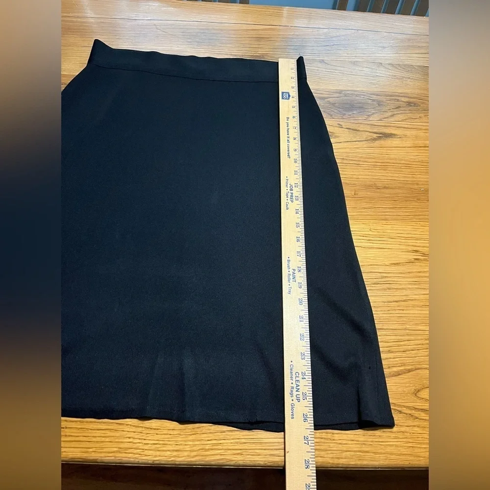 Misook Knee Length Black Skirt Size XLarge